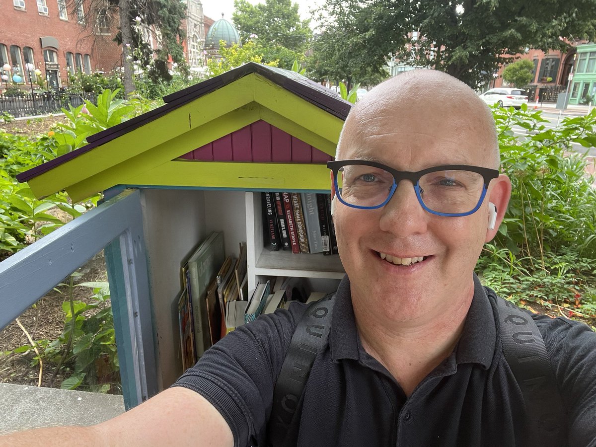 kevinrafter's tweet photo. Time to part with many of the books I’ve read in recent months. Gifting on is something I’ve done for a few years, and it doesn’t get any easier! But they’ll find new homes thanks to these wooden gift boxes found throughout #southendboston #goinghomesoon #fulbright https://t.co/zjg9k2CE4W