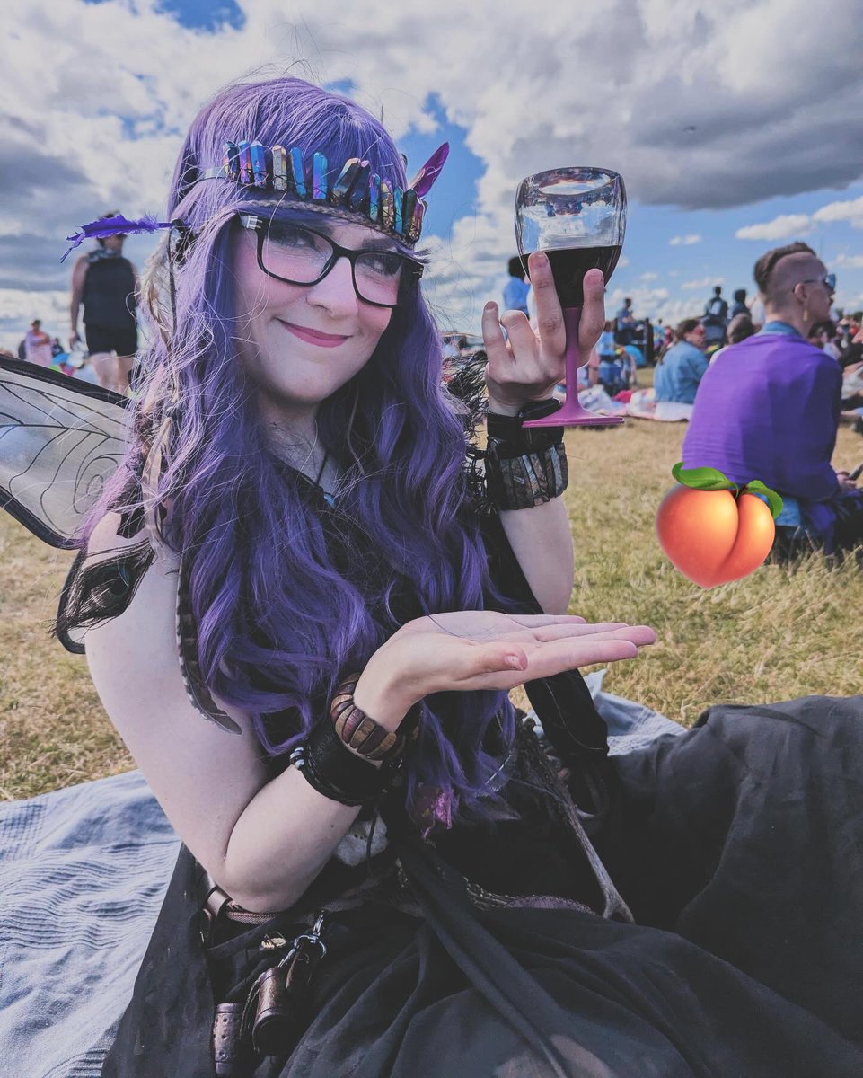 Valkyen's tweet photo. Got all dressed up for #portsmouthpride 
Was lovely to catch up with friends and even make new ones! 
Had so many compliments on my ✨spicy fairy✨ drip too 🥹

🖤💜🩶🤍 https://t.co/EaQEGvaxJB