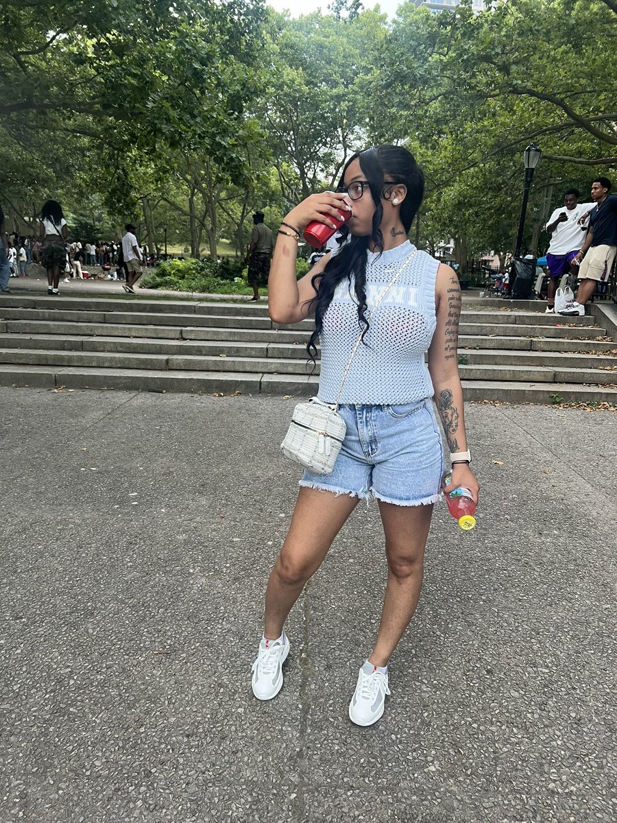 New york 10/10 Y’all actually don’t stank and yall aren’t rude but yall pizza as thin as my ass 🙂‍↔️ please don’t ever say yall pizza better than Chicago again thank you 🩷🗽