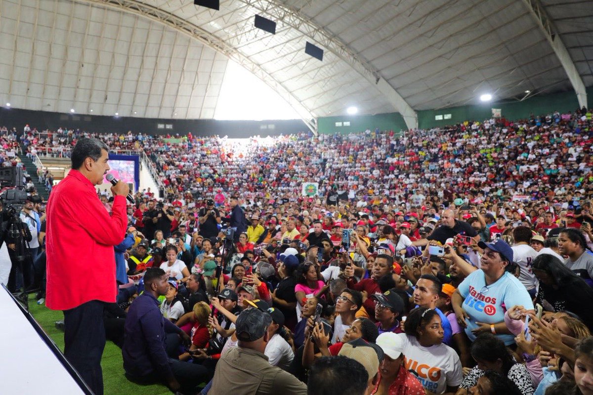 ViceVenezuela's tweet photo. #EsNoticia || El presidente de la República, @NicolasMaduro, participó este #sábado en el Encuentro Nacional con Comuneros, realizado en el Complejo Ferial Bicentenario de Barquisimeto, estado #Lara.

#6Jul https://t.co/kzrjdnCOAI