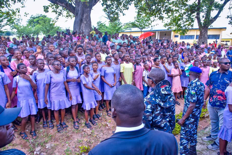 HyacinthAlia's tweet image. Earlier today, I paid an unscheduled visit to Federal Government Girls' College, Gboko, where I was greeted with a warm and heartfelt welcome by the management and students of the school.