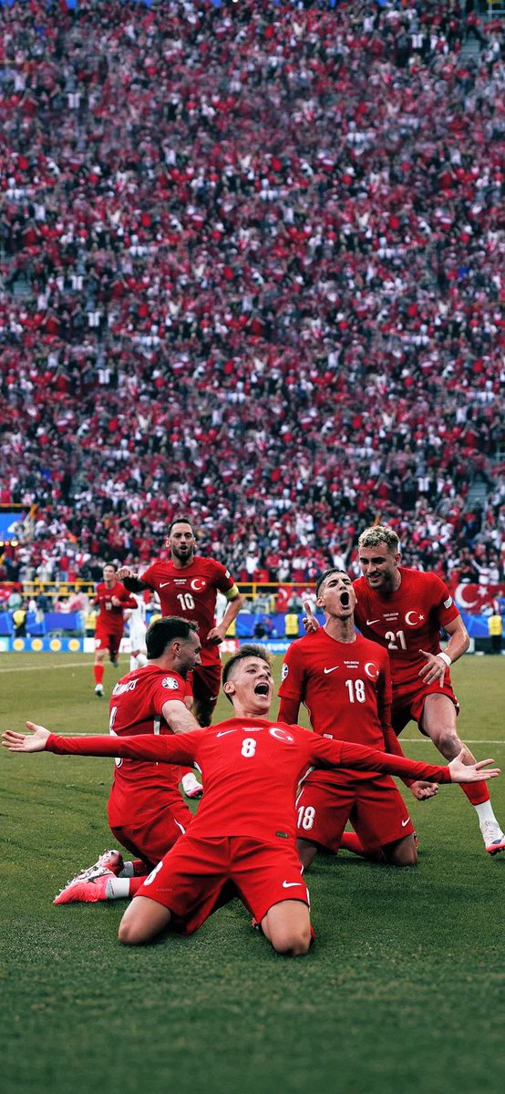 numaram16's tweet photo. İmrendiğimiz duyguları yaşattığınız için, mücadeleniz, azminiz ve yüreğiniz için, Montella engeline rağmen bize hayal kurdurduğunuz için, 
teşekkürler çocuklar! 
Sizinle gurur duyuyoruz 🇹🇷
#BizimCocuklar https://t.co/zlw85tAYfo