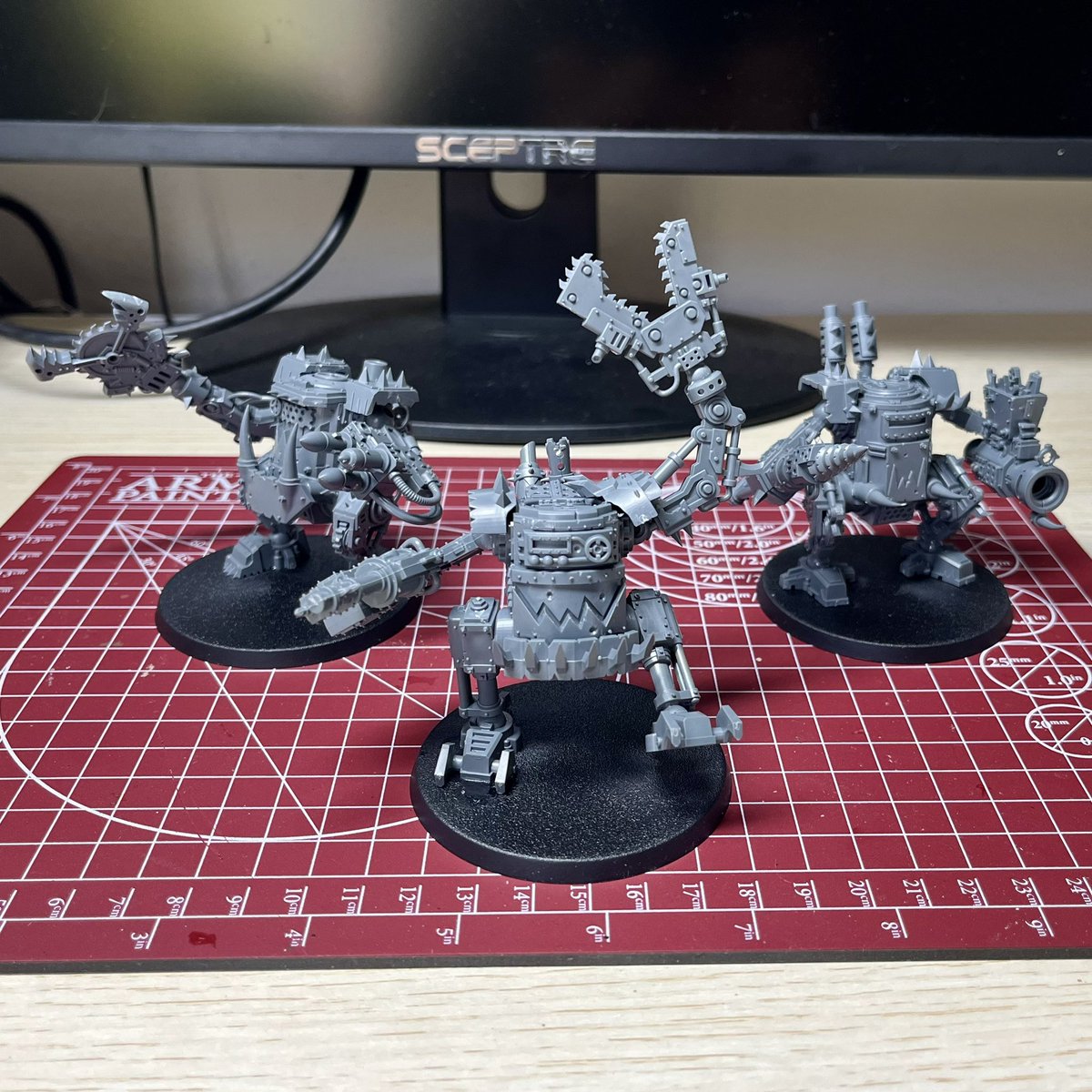 Bread_Hammer's tweet photo. Got a wild hair and picked up a box of maybe the best models in Warhammer 😉#warhammer40k #Orks #KillaKans #Grots #PaintingWarhammer https://t.co/MrFTSiUGyA