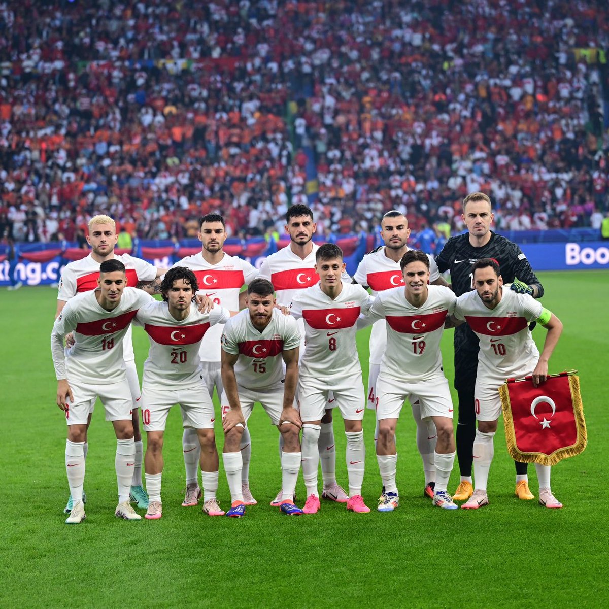 Canınız sağolsun üzgünüz ama
Gurur duyduk sizinLe 🇹🇷🇹🇷

#BizimÇocuklar #MilliTakımİçinTekYürek #AsBayraklarıAs #TribündeBozkurtYap 
#BeFairUEFA