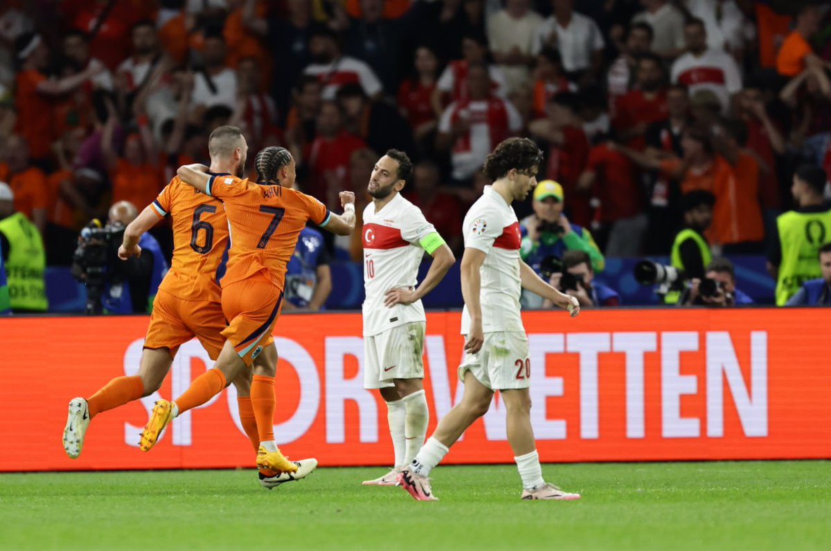 ikisahilnews's tweet image. #AVRO2024 🏆
⚽️ Avropa çempionatının 1/4 finalında #Niderland - #Türkiyə matçında Niderland yığması yarımfinala vəsiqə qazanıb - 2:1.
🇹🇷 Təşəkkürlər #Türkiye!

#UEFA #EURO2024 #FIFA #Germany #Almaniya #Berlin #ikisahil