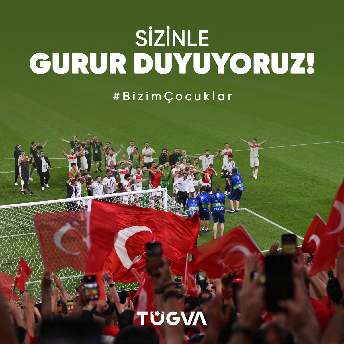 arifbekirdangac's tweet photo. Takımıyla, taraftarıyla, ruhuyla, yüreğiyle turnuvanın tartışmasız en iyisiydik. Futboldan soğumuştuk tekrar seyretmeye başladık. Her şey için teşekkürler. Razıyız... #BizimÇocuklar

#Euro2024 https://t.co/X3QN0AnFuq