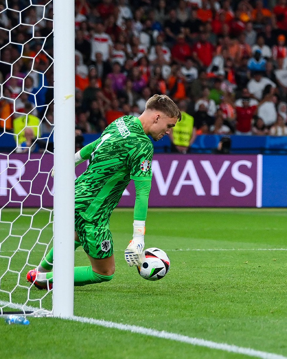 UEFAEURO's tweet image. This moment 😱
This save 🤯

#EURO2024 | #NEDTUR