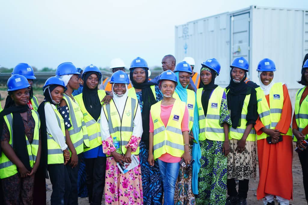 kabir_nina's tweet photo. Yesterday,with the world bank group,REA delegation @realreanigeria among others on the Unimaid 12megawatts hybrid solar power plant assessment.
#eepphase2
#stem
#femalestem
#renewableenergy https://t.co/5bbhfTxLdc
