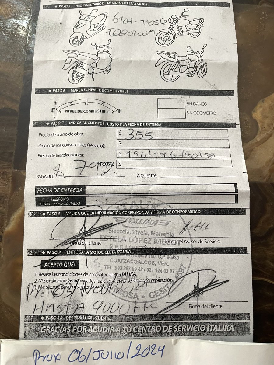 dieguinocb's tweet photo. @ItalikaOficial Espero me puedan ayudar, lleve mi moto a su servicio de 6000 km, reporte que la cadena van 3 veces que tengo que pedir que la ajusten y que me la revisaran 
No la revisaron y quedó floja
No lavaron la moto
Pero eso si me cobraron $800 pesos https://t.co/ZNdSTdmAyr