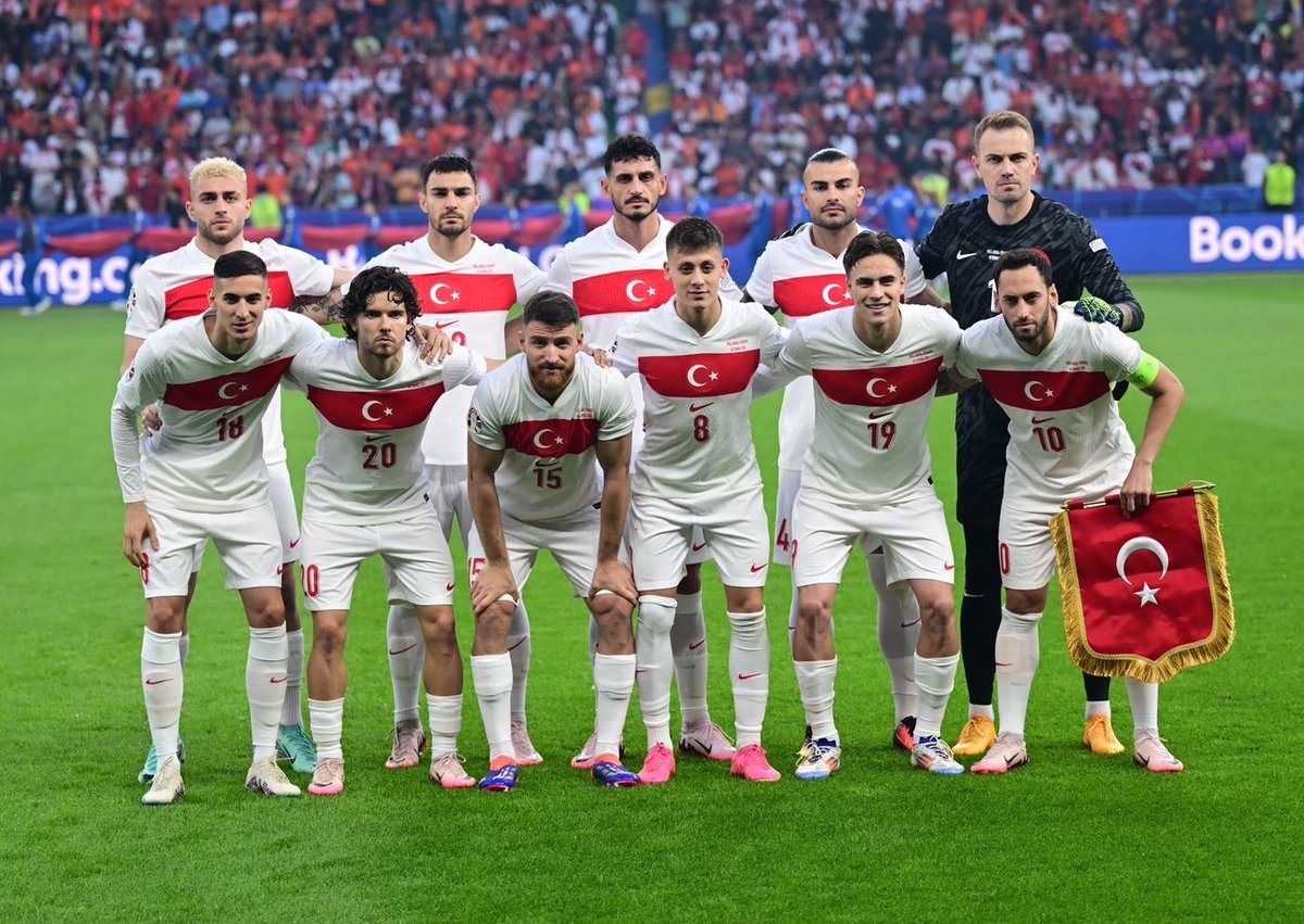 Özlediğimiz duyguları yeniden yaşattığınız için, mücadeleniz, azminiz ve hırsınız için, Montella'ya rağmen bize yarı final hayali kurdurduğunuz için, teşekkürler #BizimCocuklar!