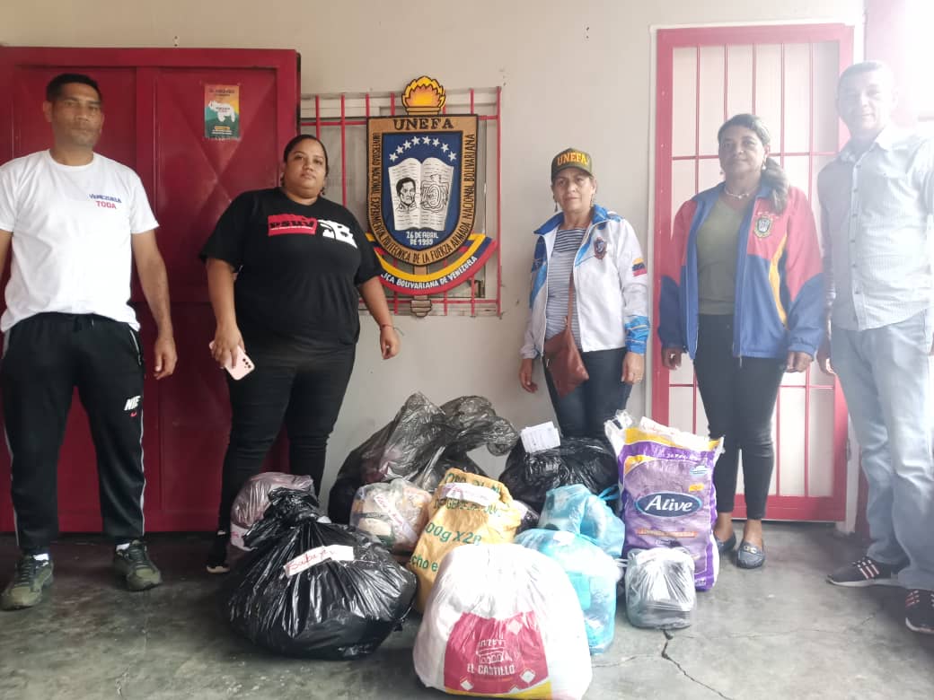 CeguMonagas's tweet photo. #Hoy fue entregado el donativo contentivo de alimentos, ropa, calzado, de aseo personal en la casa del PSUV #MunicipioAcosta del estado MONAGAS en nombre de la familia @Unefa_VEN Monaguense.
En solidaridad con nuestros hermanos de #Cumanacoa.
#VenezuelaSoberanaYPlena https://t.co/vtZIZlFp12
