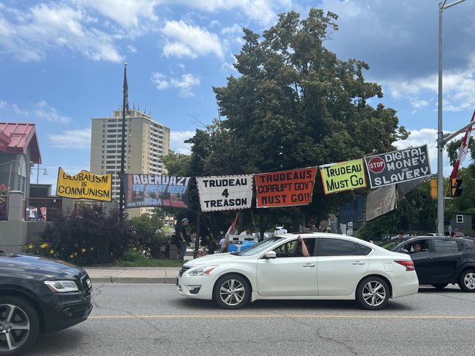 The things you see when you&rsquo;re out and about lol https://t.co/51AFzJu5v1