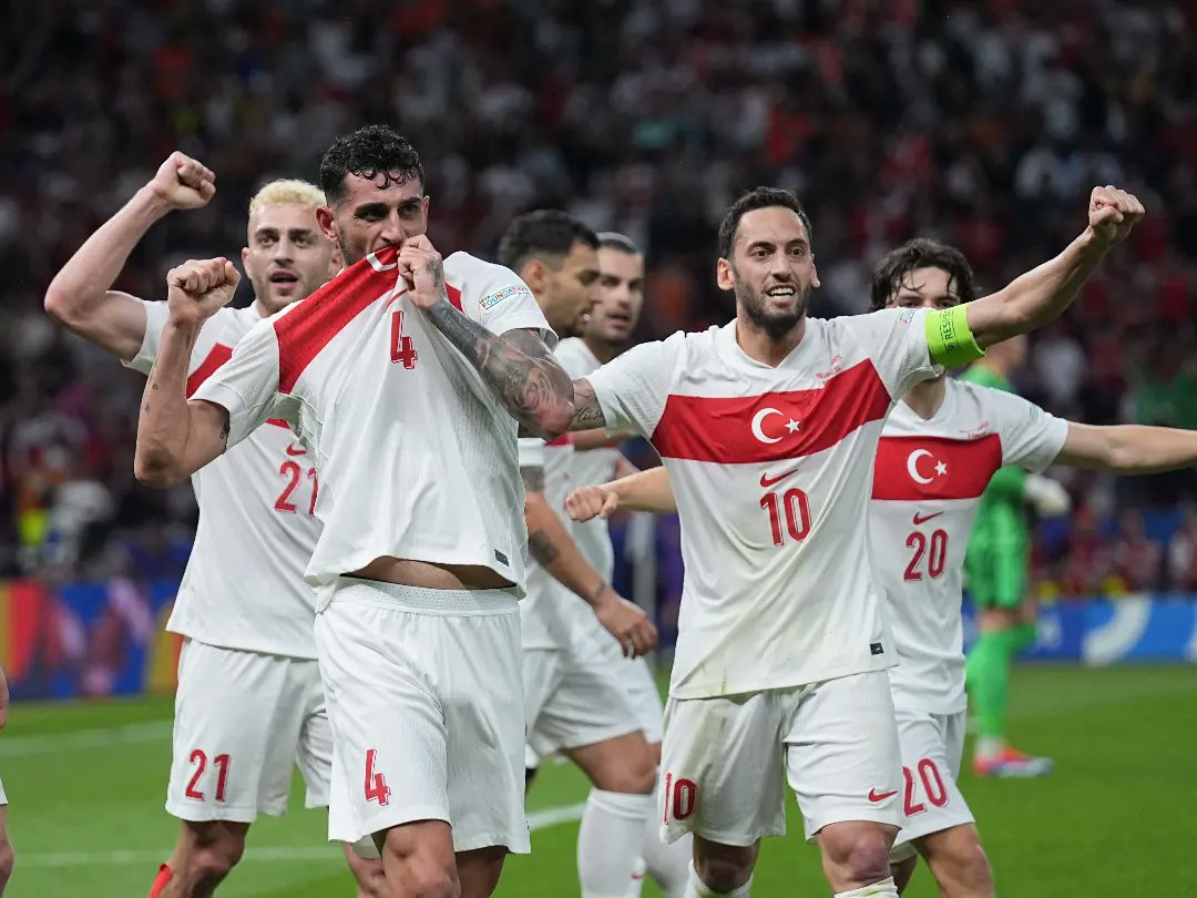 Tubitak's tweet photo. Sizinle gurur duyuyoruz! 🇹🇷

#EURO2024 Avrupa Futbol Şampiyonası çeyrek final müsabakasını TÜBİTAK Gebze Yerleşkemizde izledik. 📺

Bize bu heyecanı yaşatan, son ana kadar mücadeleye devam eden A Milli Futbol Takımımıza teşekkür ederiz. ⚽️

#BizimÇocuklar! 👏 https://t.co/9ViVmxEnmM