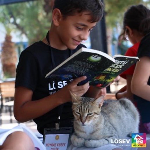 BODRUM TURGUTREİS’te 
Lösemili Çocuklarımıza özel ,
5 yıldızlı ,
Denize sıfır ,
Her şey dahil tamamen bedava bir
LÖSEV ÇOCUK TATİL KÖYÜ olduğunu ve bu köyde 
Lösemili yavrularımızın dertlerini denize atarak hayata bağlandıklarını
BİLİYOR MUYDUNUZ ?
İyi ki LÖSEV’i KURMUŞUZ 🥰