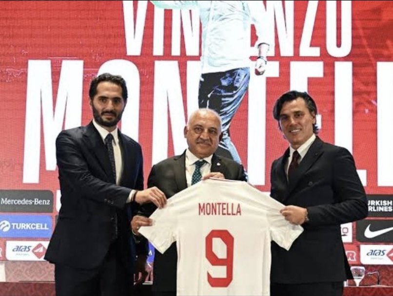 ligkolig's tweet photo. Tebrikler #MilliTakım tebrikler #BizimCocuklar Sizin emekleriniz sayesinde bu heyecanı bu coşkuyu tüm Türkiye yaşadı 
Ama fotoğraftakiler hadi derhal bavulu toplayın birader. https://t.co/TRaIc27e8z