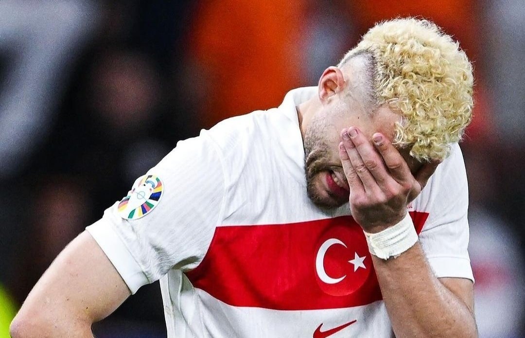 m_sevdalilari44's tweet photo. Maç sonrası bazı futbolcular gözyaşlarını tutamadı. 
Aslanlar gibi mücadele ettiniz.. biz sizden razıyız..
hepinizin yüreğine sağlık
#BizimCocuklar ❤️🇹🇷 https://t.co/Wxbr13UVbU
