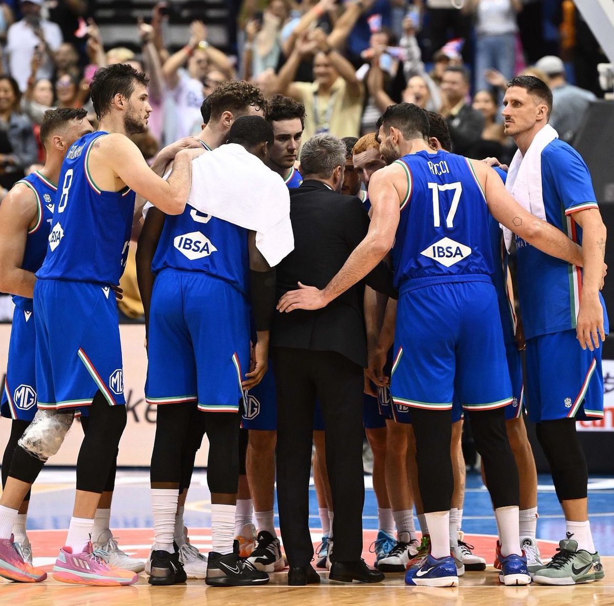 parallelecinico's tweet photo. Il nostro PreOlimpico: vinto di 61 contro la nazionale cantanti del Bahrain, perso di 12 segnando 69 punti contro Porto Rico, partita in equilibrio con la Lituania fino alla palla a due. Avevamo basse aspettative però porca tr*ia.
#PreolimpicoTipo https://t.co/FSZenMDZ5Z