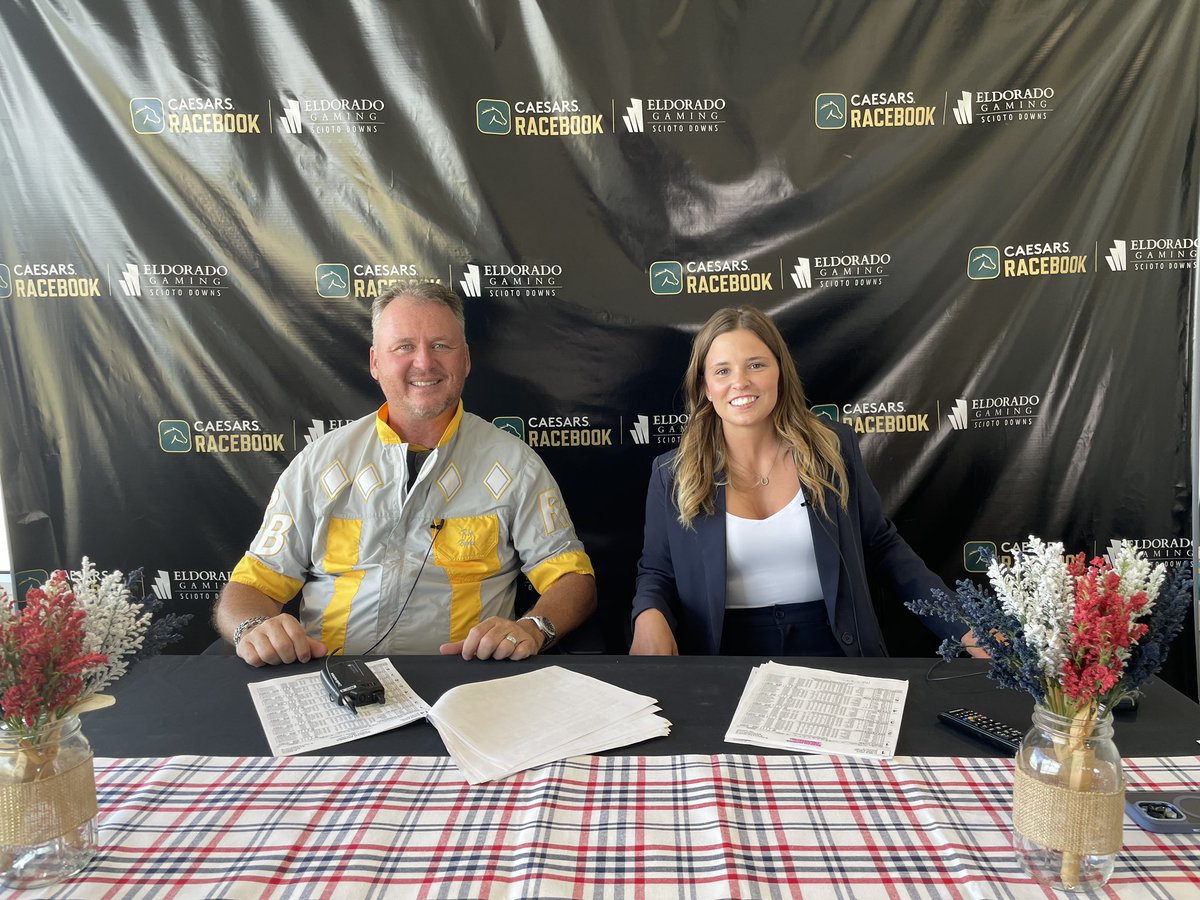 SciotoRacing's tweet photo. We have 3 National Hall of Famers guests in the house - thank you to @RonBurkeRacing for being on the pregame show with @JennaBAOtten and Wally Hennessy &amp; @JimmyTakter for signing autographs and doing a couple extra things tonight. Stay tuned for all the #ScDNextGen action https://t.co/oIBqeaDpWY