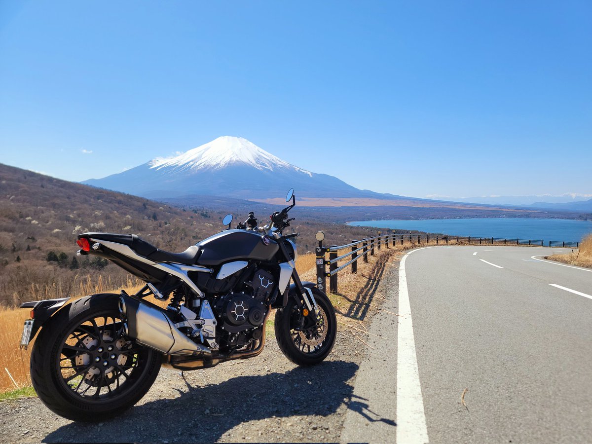 Shou_437's tweet photo. ープロフィールー
名前:Shou
性別:男
年齢:'02
住み:長崎
愛車:CB1000R
趣味:車・バイク/アニメ/酒etc...
一言:転勤族で全国を転々としてます。よろしくお願いします！
#バイク乗りとして軽く自己紹介
#バイク乗りと繋がりたい https://t.co/qXLyhRnVAT