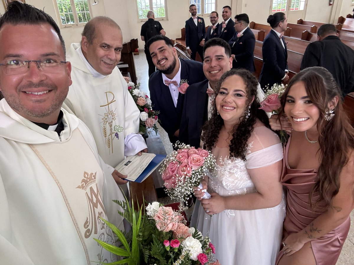 💍🤵\u200d♂️👰🏽\u200d♀️BODA EN CAMUY | Felicidades a nuestros muy queridos James y  Nicole por su boda hoy en la parroquia San José en #Camuy. ¡Que sean muy  felices! #Matrimonio #PastoralJuvenil, image size:1200x900