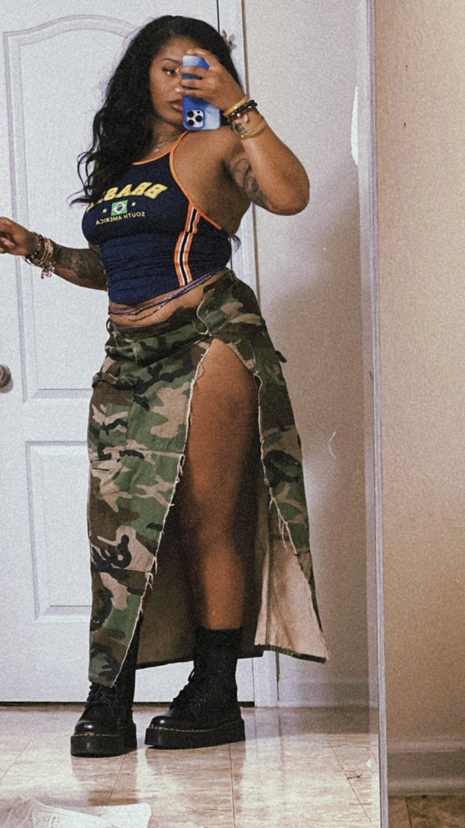 fairythugmuvaa's tweet image. Today’s fit 🫶🏽 my favorite thrifted skirt.
