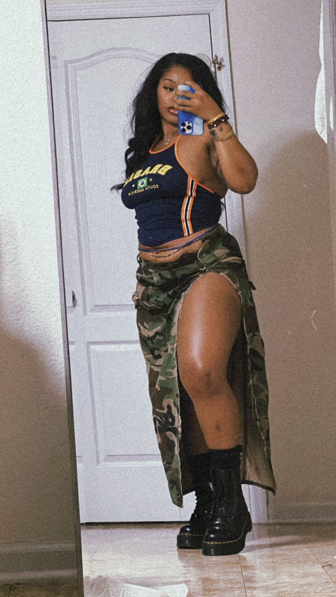 fairythugmuvaa's tweet image. Today’s fit 🫶🏽 my favorite thrifted skirt.