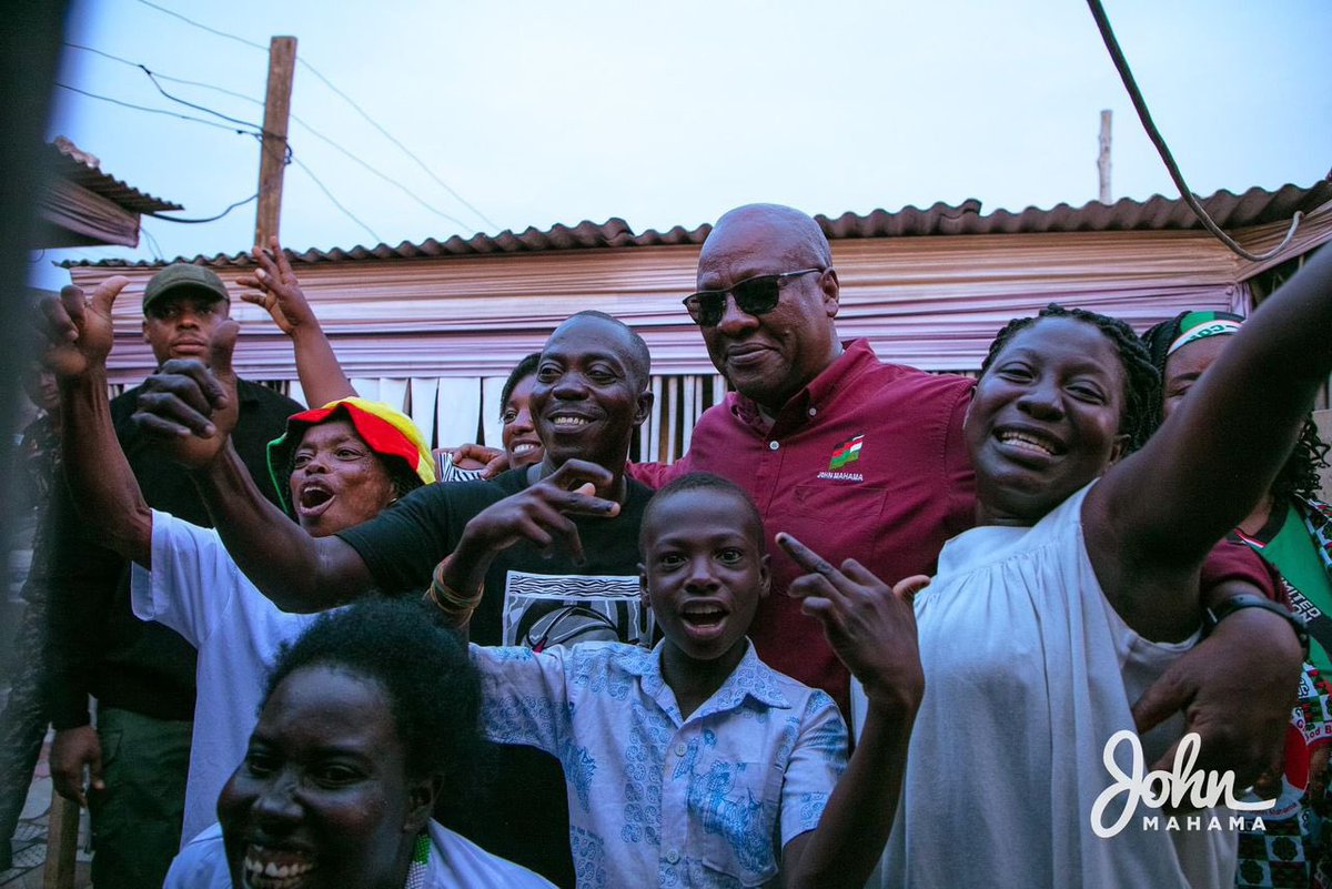 Sharifyedakew's tweet photo. A president in whom the people can put their trust. @JDMahama 

@NDCYouthWing https://t.co/JJBQT6vfV0