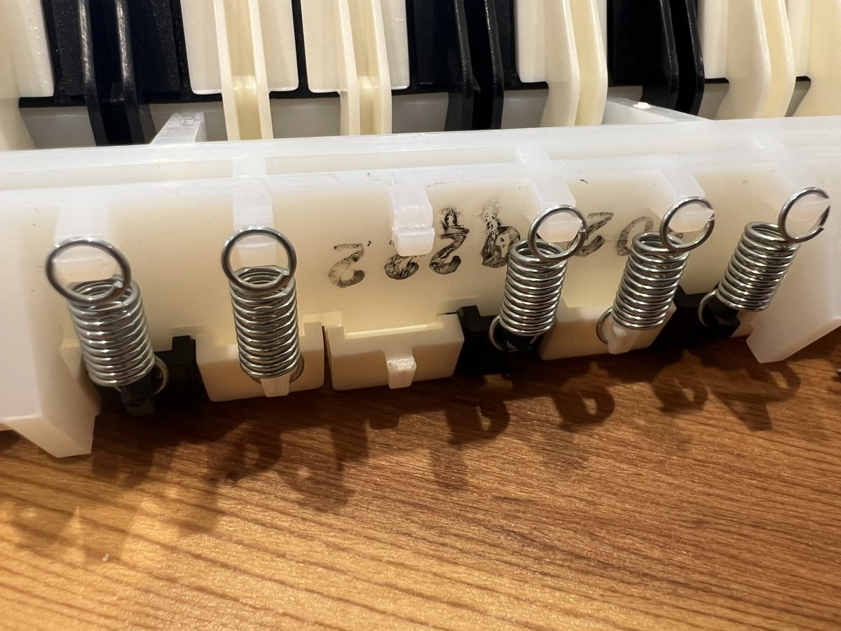 sonicspeedstar's tweet image. メロディオン購入3ヶ月で壊れました。
修理中