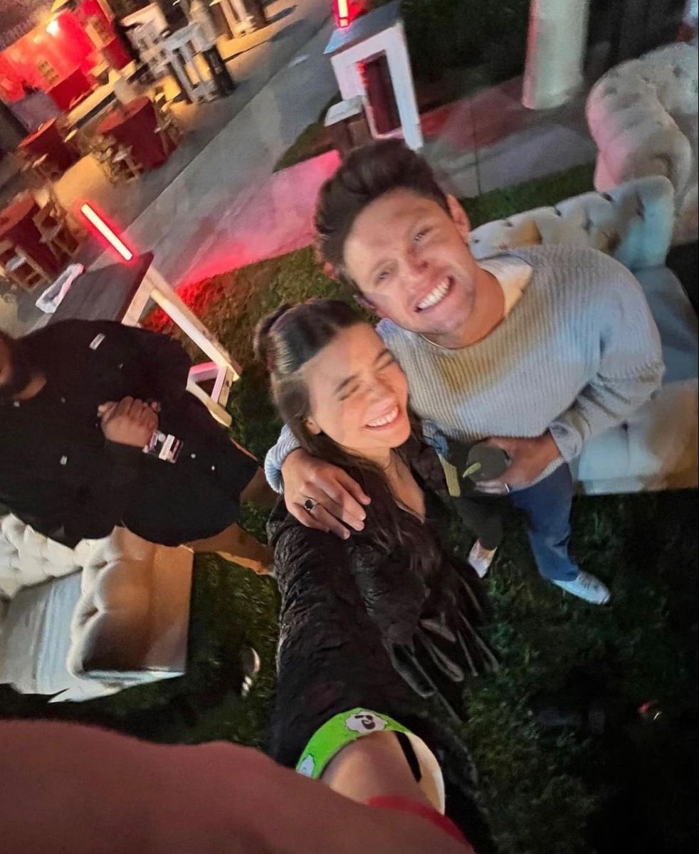 niallhbra's tweet photo. Gina Miles, a primeira vencedora do Team Niall no The Voice US, será o ato de abertura dos shows de Tinley Park em Illinois e Mountain View na California! https://t.co/2BNeBtIzHs