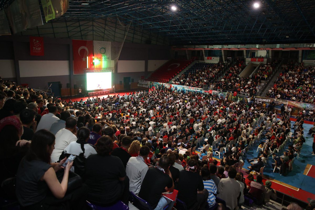 Biz hep sizlerleydik. Bizlere EURO 2024 Şampiyonası süresince büyük heyecan yaşatan ve ruhlarını ortaya koyan A Milli Takımı’mıza sonsuz teşekkürlerimizi sunuyoruz.🇹🇷

Herkesin karşımızda durmasına karşılık mücadeleden asla vazgeçmediğiniz için Teşekkürler #BizimÇocuklar.🇹🇷