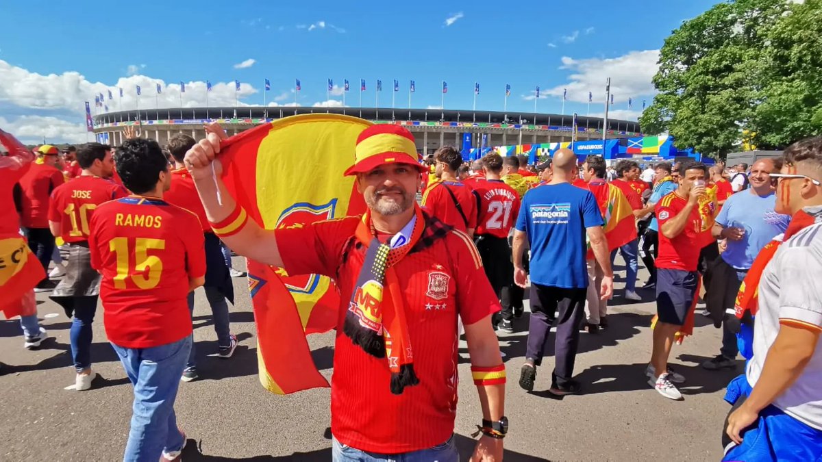🗣️ David Cebollada, presidente de la peña <a href="/marearojafans/">MAREA ROJA FANS</a>, sobre las dificultades para adquirir entradas para ver a la <a href="/SEFutbol/">Selección Española Masculina de Fútbol</a>

😰 "Hay una tremenda problemática que solo sufrimos nosotros"

😤 "Estamos en la grada con aficionados de otro país"

❌ "Las entradas no nos llegan"