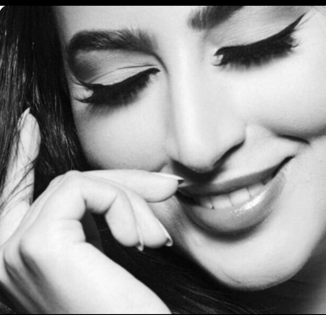 iamdolly1108's tweet photo. दिल लेने वाले पे ज़ोर नही चलता..
प्यार का ये सिक्का कहीं ओर नही चलता..
याद तेरी आई है..तू हरजाई है
इतना भी कोई सताए न रब्बा..
जिन्दगी में कोई कभी आए ना रब्बा
आए जो कभी तो फिर जाए ना रब्बा..
देने हो अगर मुझे बाद में आंसू..
तो पहले कोई हसाए न रब्बा...
#OnlySong #Dolly..💕
#शायरांश https://t.co/JSmzeCTHGD
