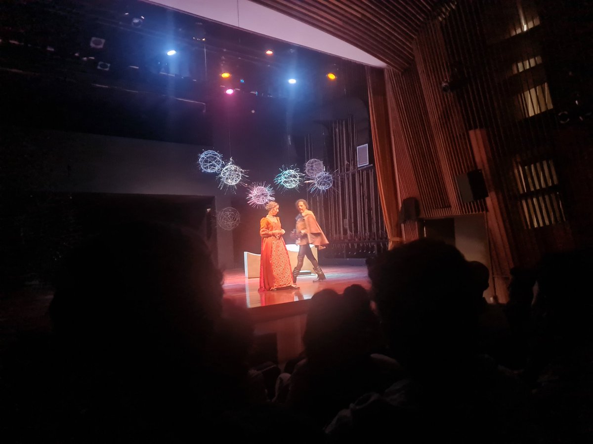 AAAD25's tweet image. Viendo "La vida es sueño" en la Asociación Cultural Humboldt. En los versos barrocos de Calderón de la Barca. Pueden ir mañana a la última función.