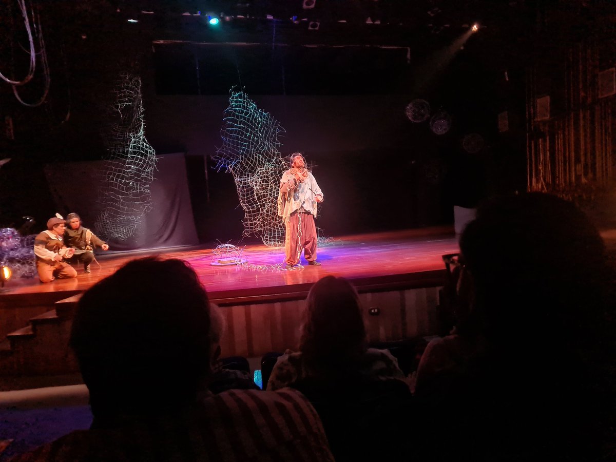 AAAD25's tweet image. Viendo "La vida es sueño" en la Asociación Cultural Humboldt. En los versos barrocos de Calderón de la Barca. Pueden ir mañana a la última función.