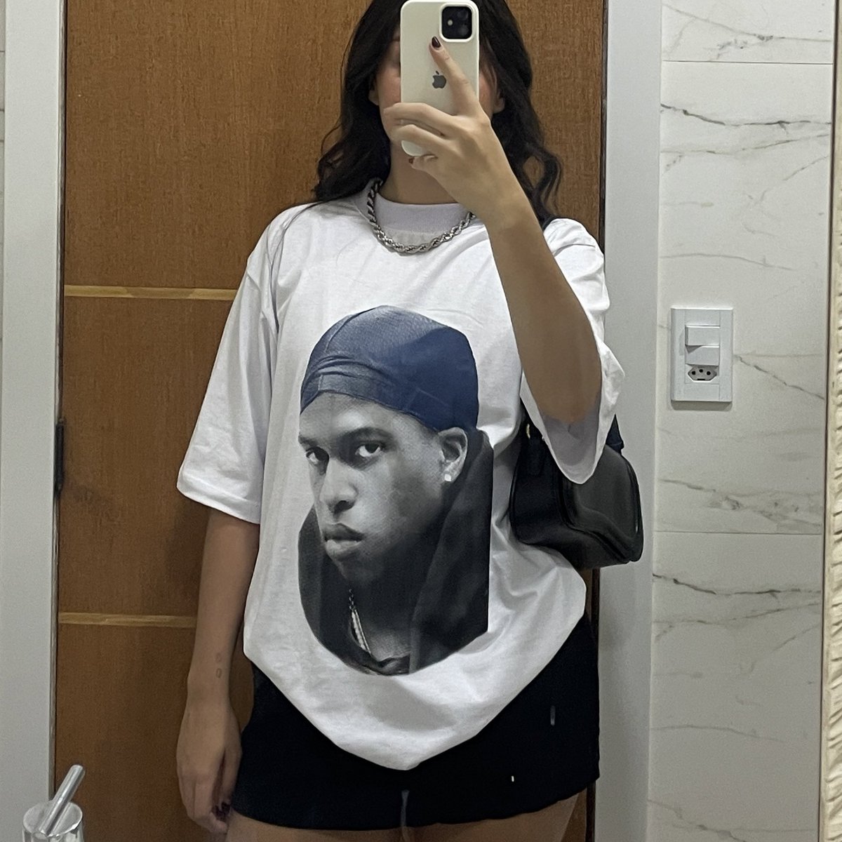 DanielCaesarBR's tweet photo. Foi aqui que pediram loja NACIONAL que vende camiseta do Daniel de qualidade e com caimento oversized!? 💙

— Com direito a mini pôster e adesivo, a V Created foi a melhor loja que encontramos, cada adm adquiriu uma e estamos obcecadas! https://t.co/IjeCVCXXXF