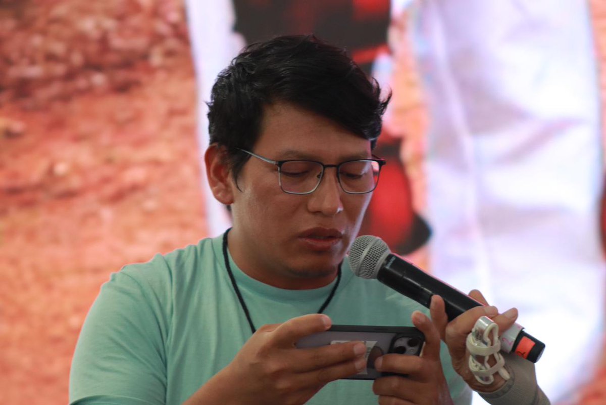 Mientras que el director tsotsil Xun Sero cuestiona el concepto de "dar voz" a las comunidades originarias: "Quienes venimos de los pueblos originarios sabemos que siempre hemos tenido voz, sabemos cómo suena... somos voces pueblos con voces ancestrales, de muchos años".