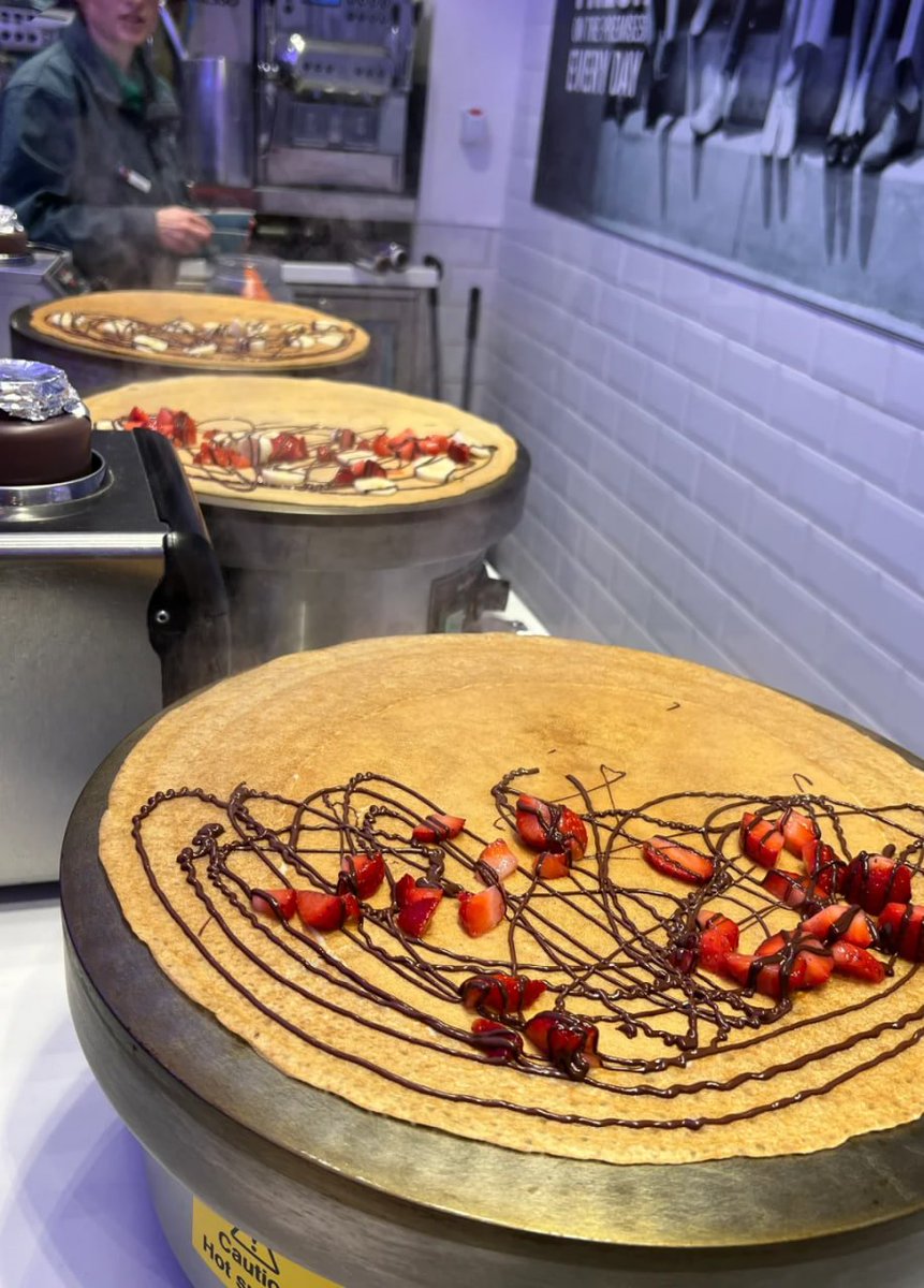 What to eat in Dublin, Ireland? Crepes🍌🍓