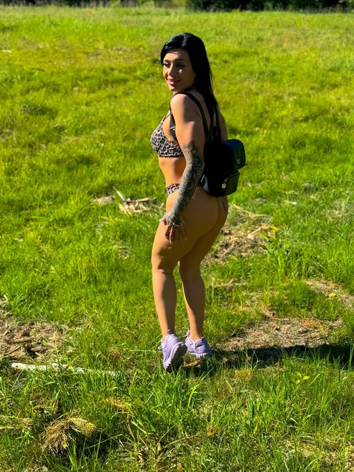 Biegałam dzisiaj po łąkach, a teraz idę spać 😈 https://t.co/tmcoPiXMhr