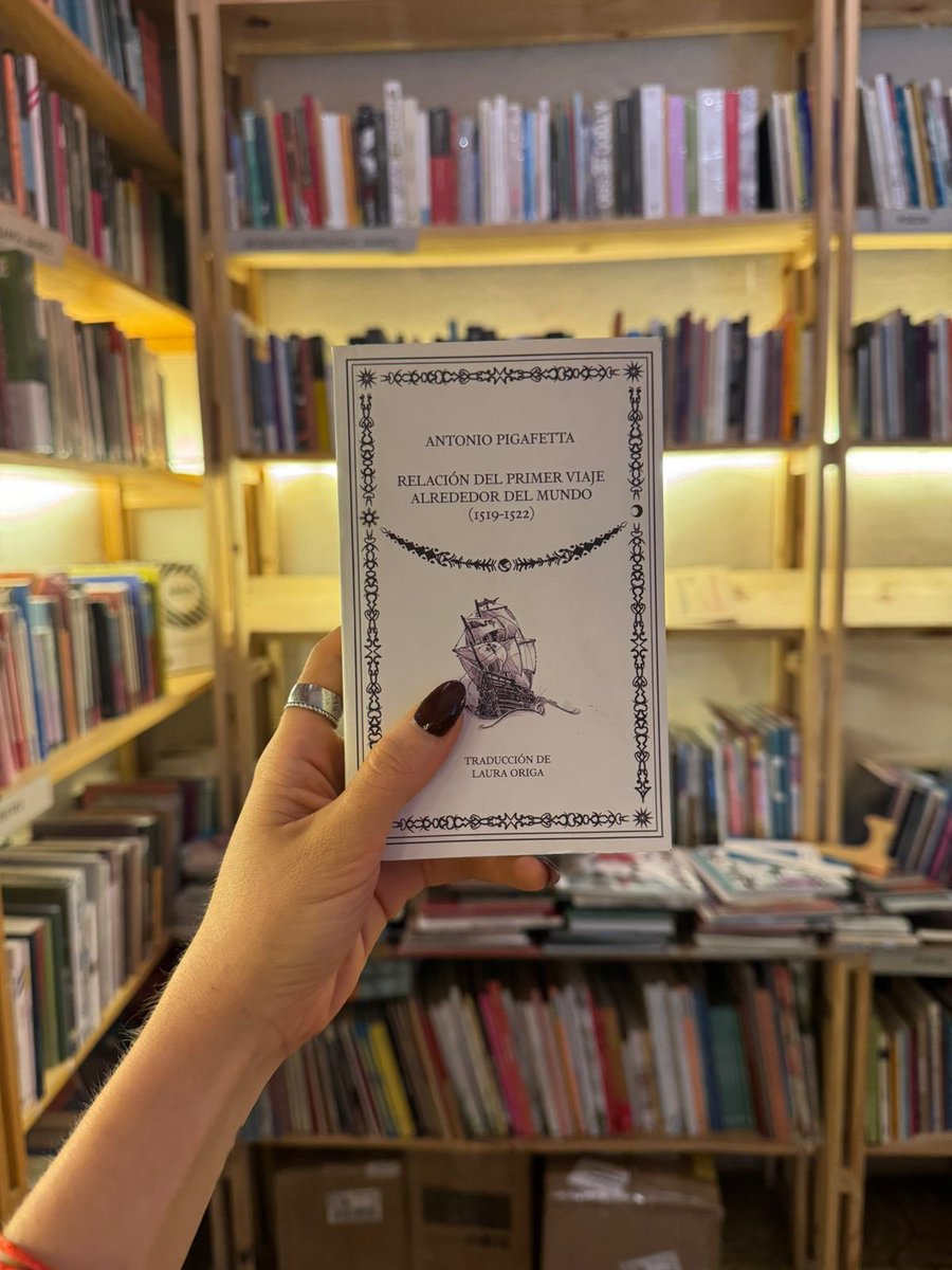 MinervaEditores's tweet photo. Las #Ínsulas en una de las librerías mas hermosas del universo: @casaimpronta ❤️‍🩹.
📸: @GueraCejaPrieta https://t.co/reSHJPyxnW