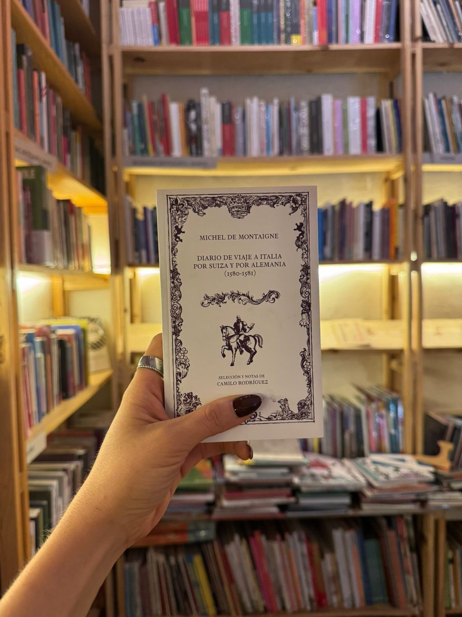 Las #Ínsulas en una de las librerías mas hermosas del universo: <a href="/casaimpronta/">Impronta Casa Editora</a> ❤️‍🩹.
📸: <a href="/GueraCejaPrieta/">La Güera CejaPrieta</a>