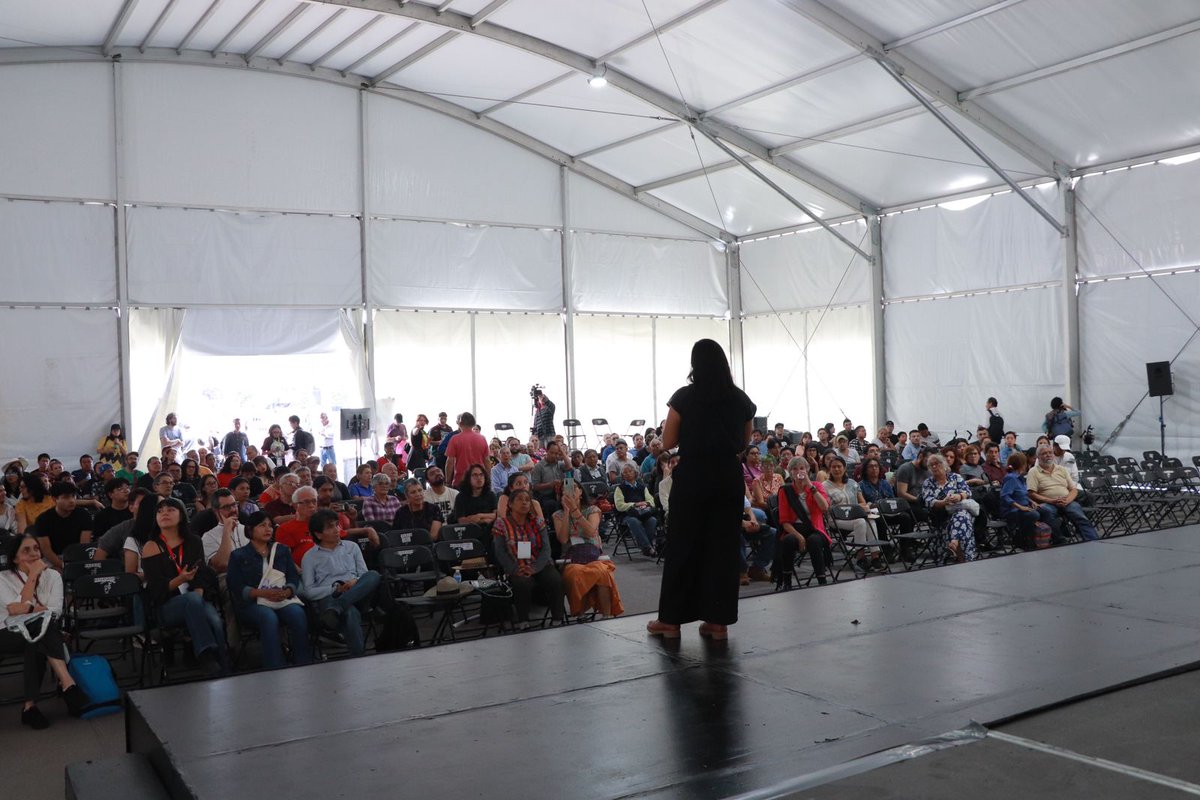 Un adolescente llamado Jonathan migra de Guerrero a Colima para trabajar en la zafra.

Este adolescente llegó al Zócalo de la Ciudad de México. 

En 'Mi no lugar', Isis Ahumada cuenta su historia. 

Así fue la proyección en la Muestra del #ECAMC.