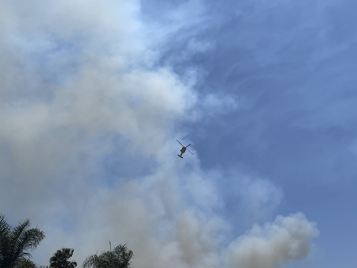 dvmmum's tweet photo. Always grateful for our firefighters and other emergency personnel who fly, drive, run, and walk into danger to keep us safe. Looks like today's crisis, #ViewFire is under control. Feeling fortunate. ๐ฅ๐ https://t.co/0uoMQZbhxC