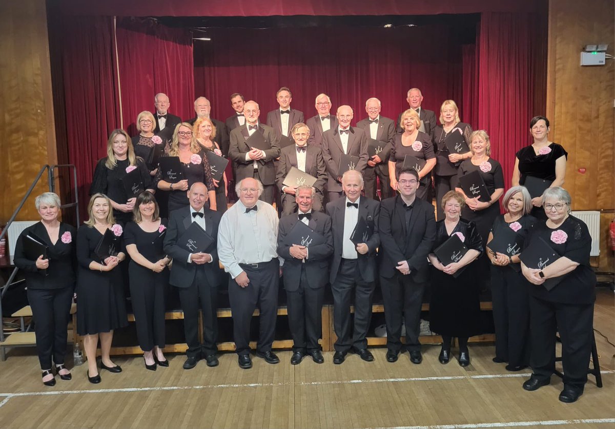 BrewoodSingerss's tweet photo. Great night with our superb guests @bach_cor who brought the house down again. (More photos to follow! Plus we raised £300 on the raffle for @alzheimerssoc 🎉❣️🥳 https://t.co/lJQFFVxanp