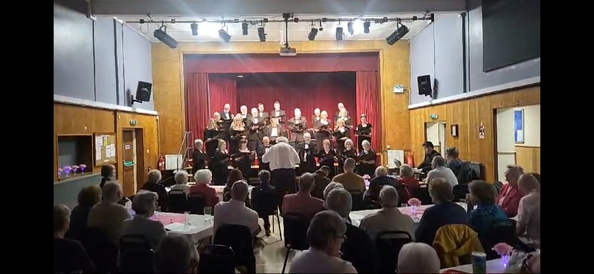 BrewoodSingerss's tweet photo. Great night with our superb guests @bach_cor who brought the house down again. (More photos to follow! Plus we raised £300 on the raffle for @alzheimerssoc 🎉❣️🥳 https://t.co/lJQFFVxanp