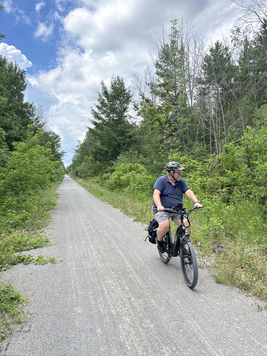 CyclePlanner's tweet photo. Great day for an awesome bike ride with my wife on our e-bikes. #simcoecountyloop ⁦@cityofbarrie⁩ ⁦@cityoforillia⁩ ⁦@CycleSimcoe⁩ https://t.co/yIOk4aqd6F