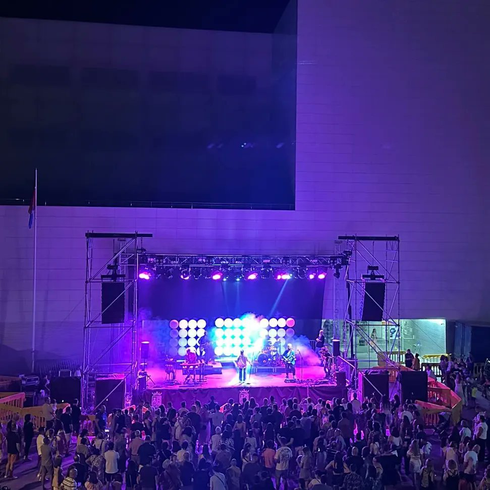 SIMTorrePacheco's tweet photo. @varrybrava en concierto de cierre, ¡un broche de oro espectacular!
Gracias a todos por llenar de alegría y música esta celebración tan especial 
#torrepacheco #SemanaDelMelón #CulturaDelMelón https://t.co/vPK1FzIn2V