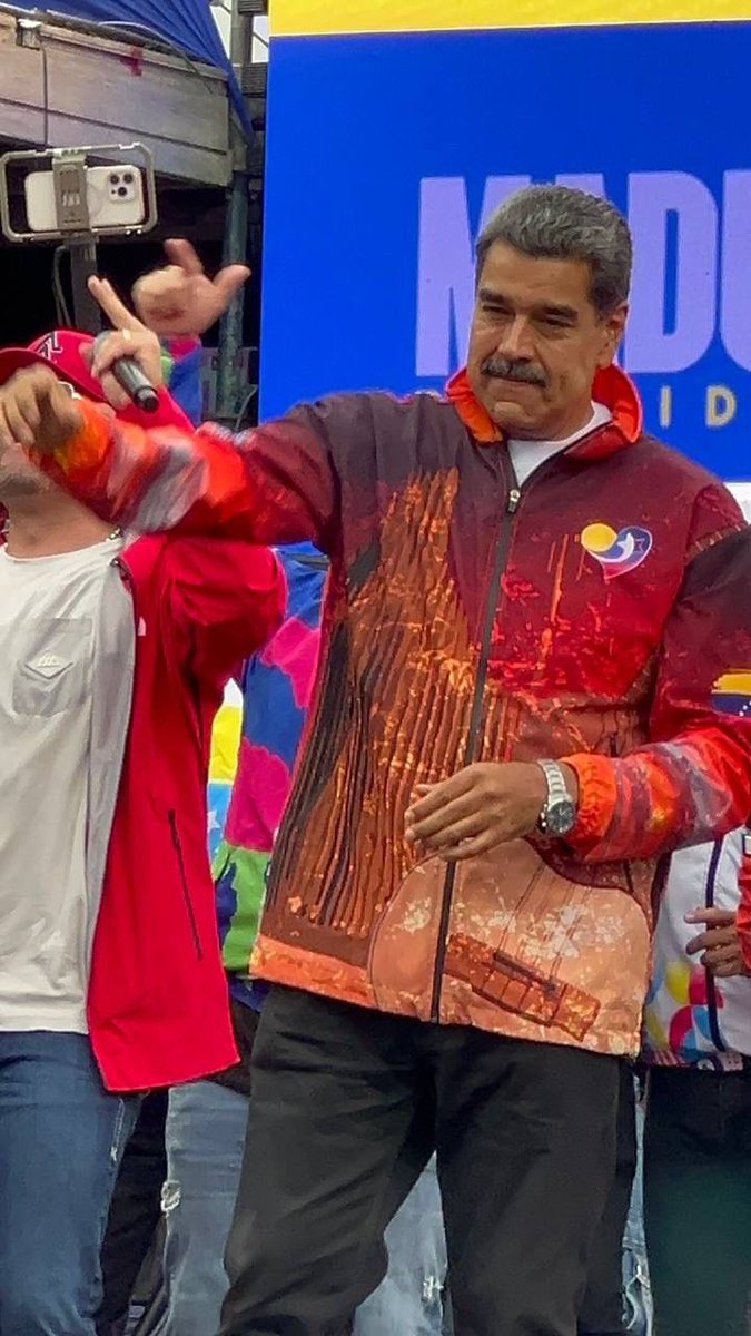 #6Jul Nuestro presidente <a href="/nicolasmaduro/">Nicolás Maduro</a> nuevamente visita al pueblo de Lara, esta vez, como candidato de la Paz, del crecimiento económico, de la estabilidad. 

<a href="/partidopsuv/">PSUV</a>