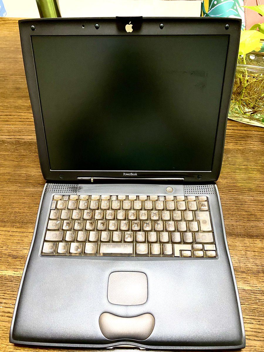FavouriteShops's tweet image. 今朝、懐かしい物を引っ張り出したので帰宅後に弄ってみようと思います。
果たして起動するかどうなのか…。
#PowerBookG3