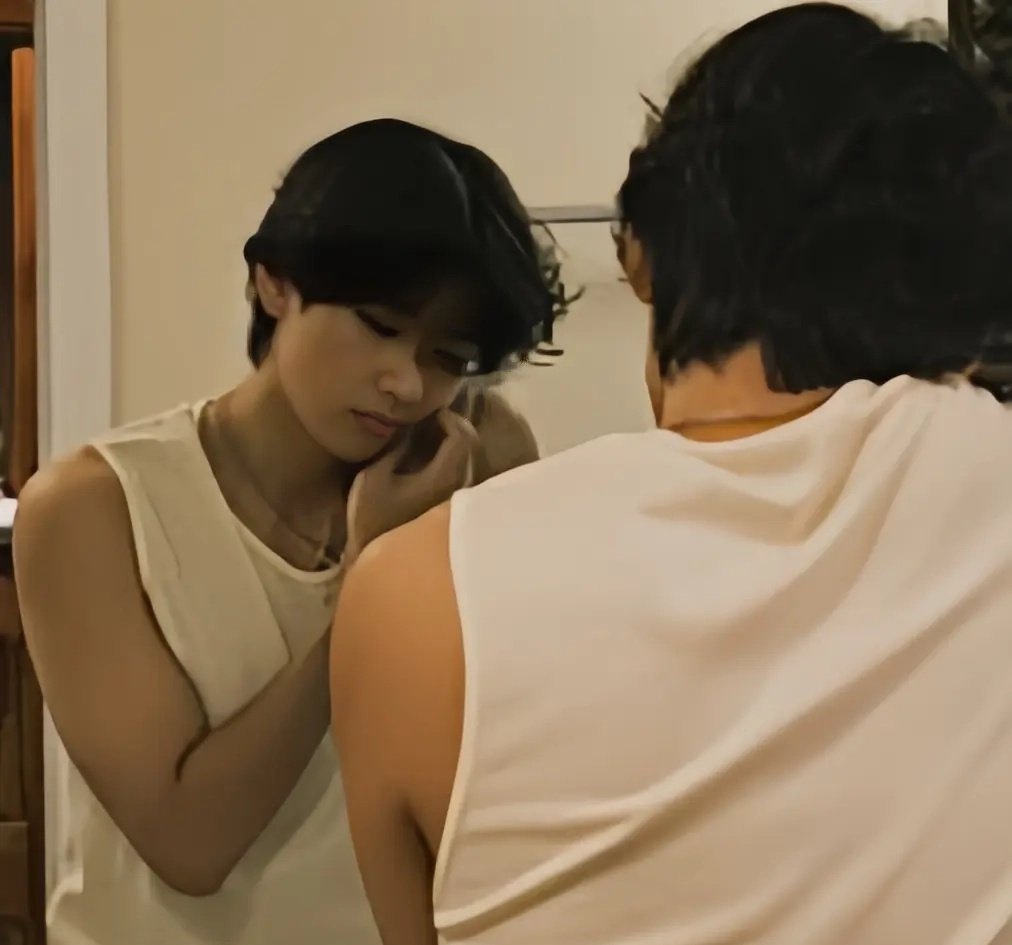 gummy_kv's tweet photo. #taekookau 

Short drabble ; where taehyung breaks up with his boyfriend who is in prison over the phone , claiming he wants a better life for him and their unborn child. https://t.co/7696dUvc9h