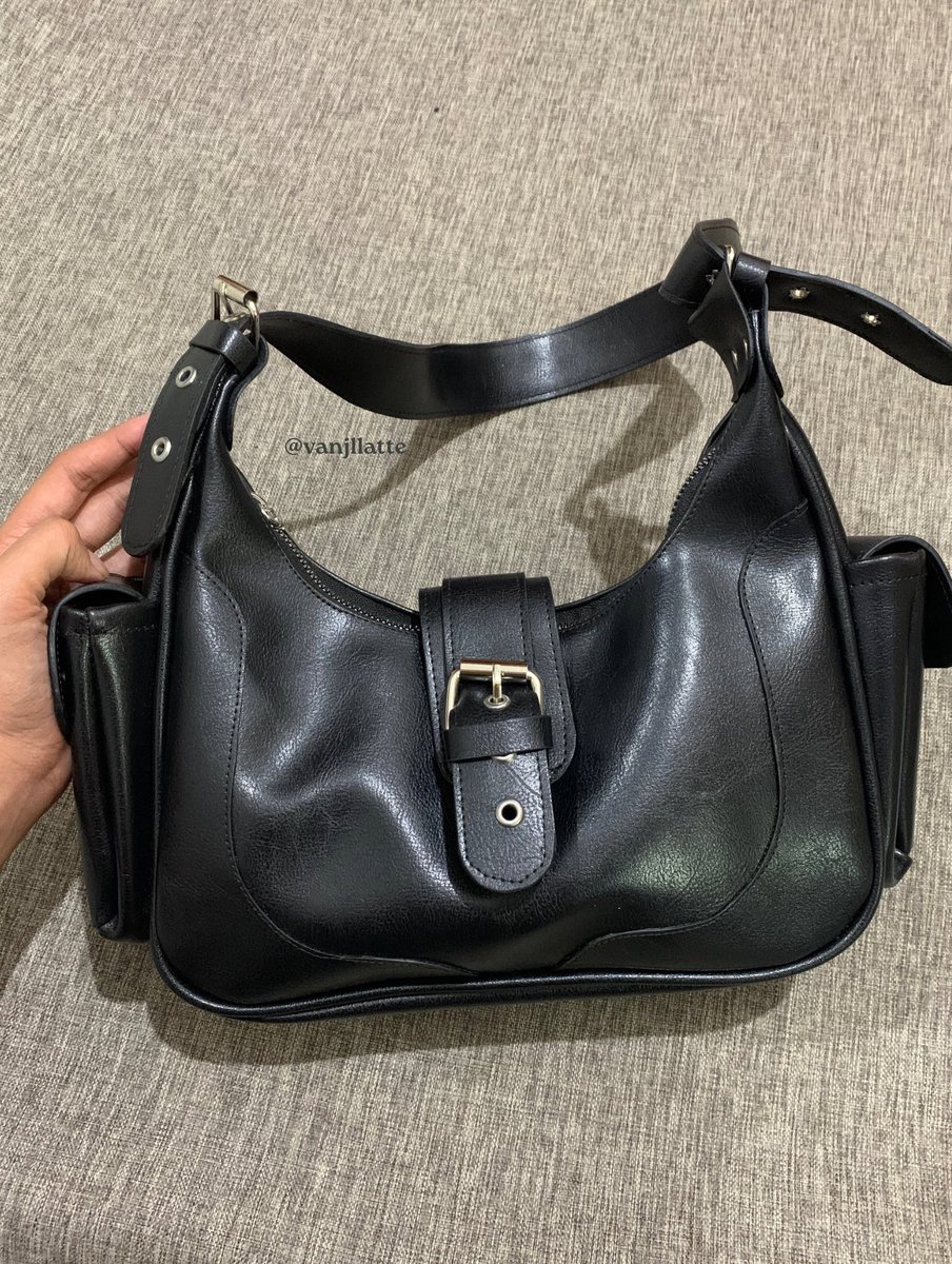 ❗️STOP SCROLLING❗️buat kalian yg masih bingung hari ini mau co apa☺️💢

karena aku bakal bisikin beberapa barang yg menurutku worth to co hari ini versi black edition🖤✔️